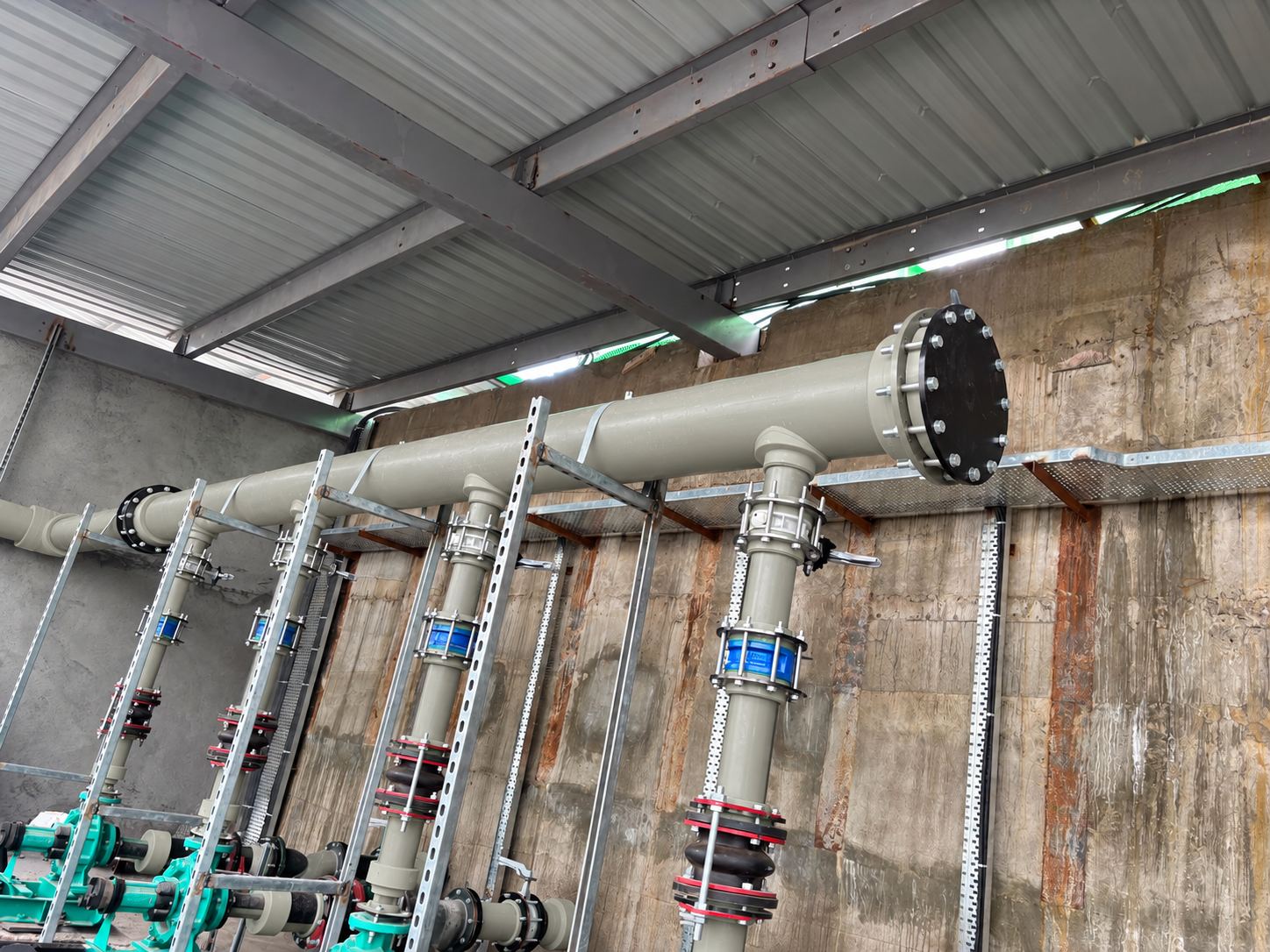 PP-H header with valves